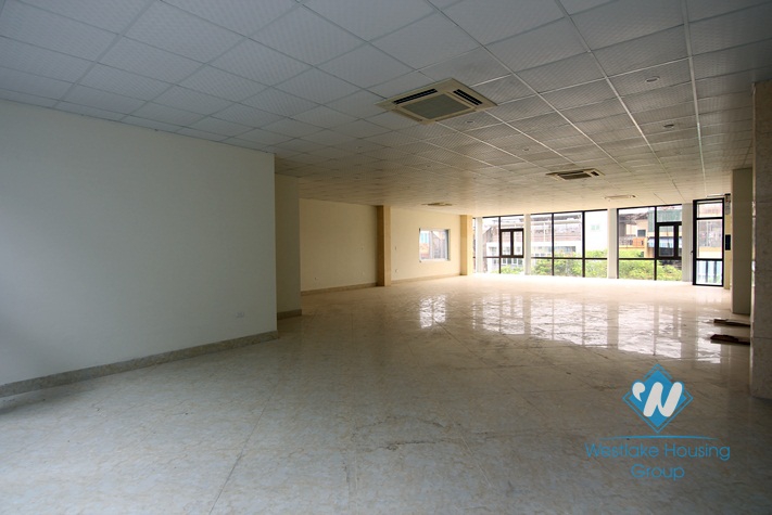 Huge office for rent in Lac Long Quan street, Tay Ho district, Ha Noi